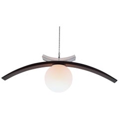 Lampe suspendue style œil, contemporaine et emblématique en acrylique érable et verre