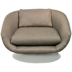 Uncommon Mid-Century Modern Milo Baughman Tilt and Swivel Lounge with Tulip Base