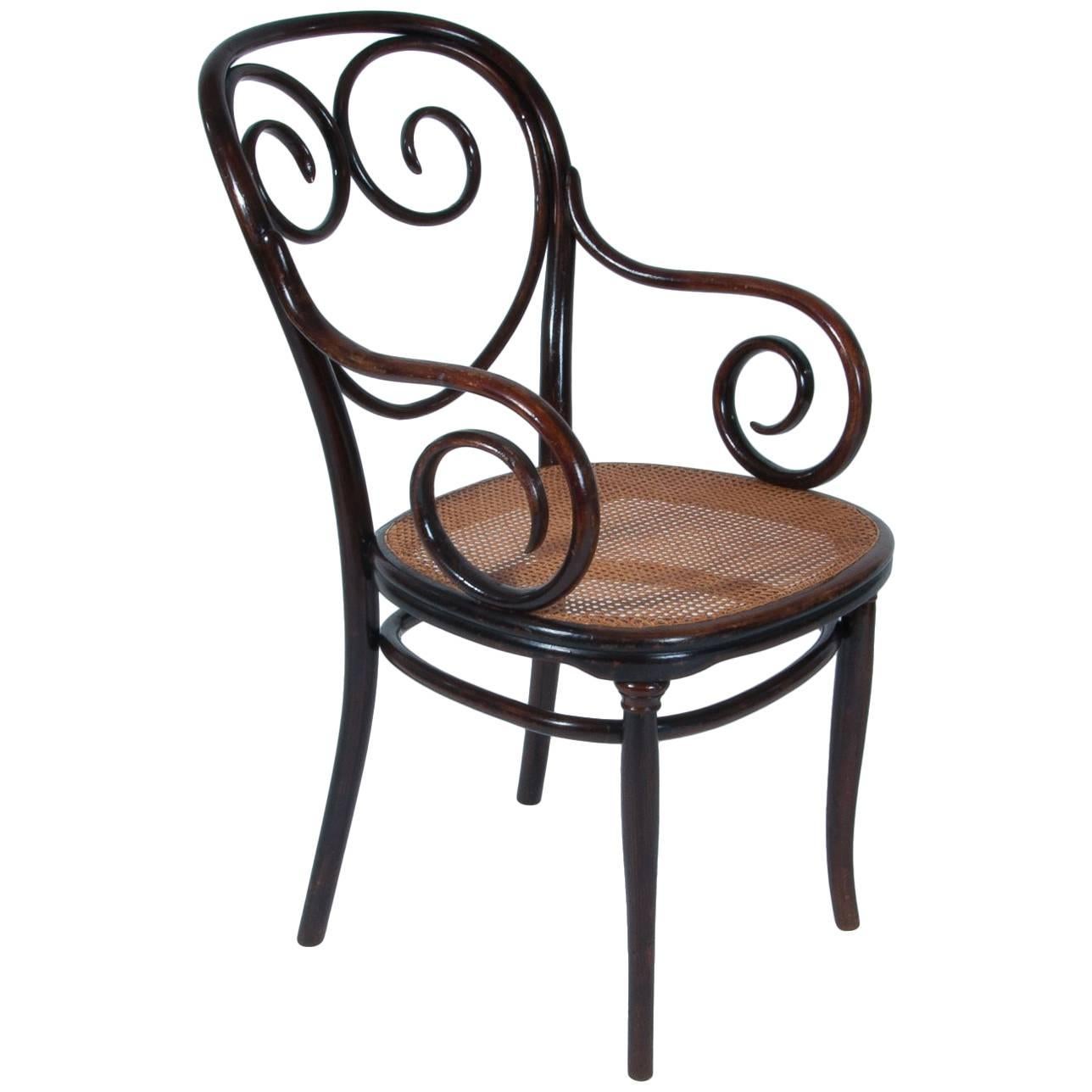 Antique Thonet Bentwood Armchair Fauteuil No. 2, desgned 1865, manufactured 1895 For Sale