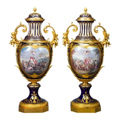 Urnes en porcelaine du palais de Sèvres