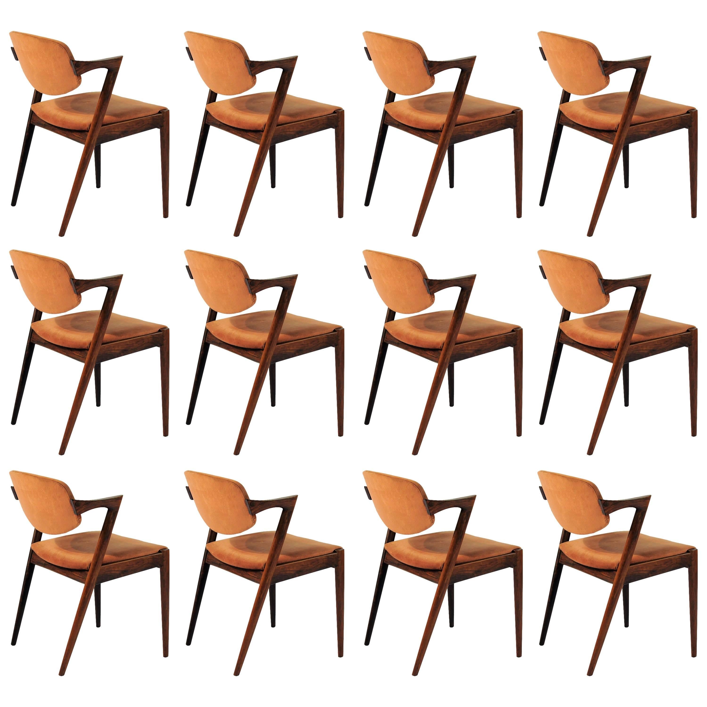 Douze chaises de salle à manger Kai Kristiansen en bois de rose restaurées - Inc. tapisserie personnalisée  en vente