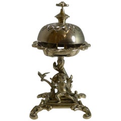 Figurative cloche de bureau / comptoir Victorien:: circa 1860 Cherub