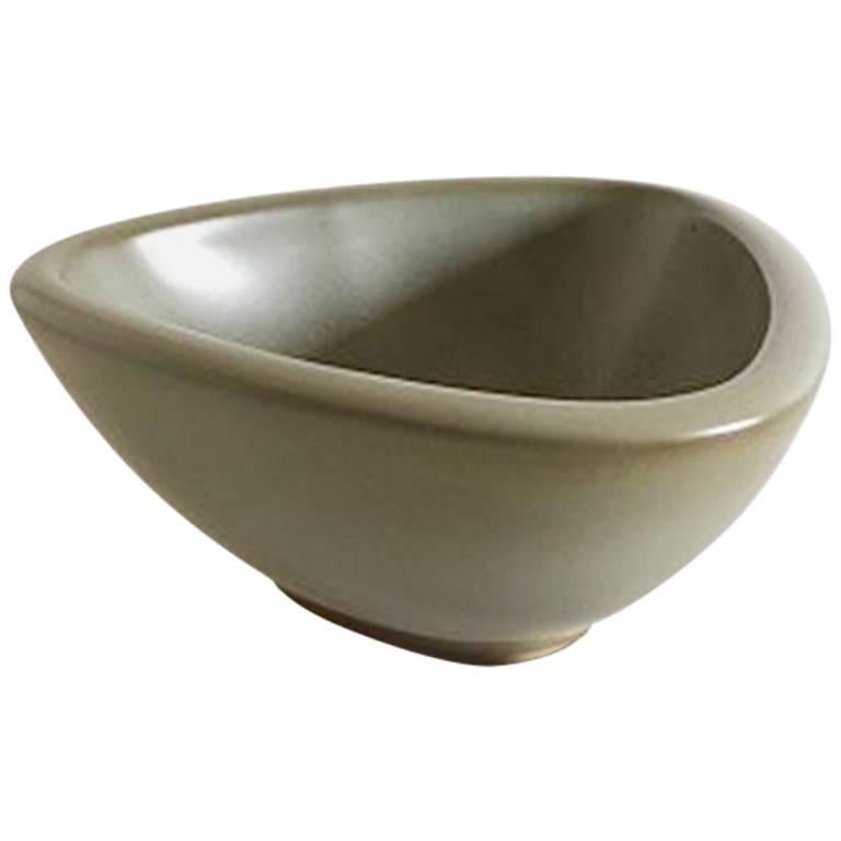 Bing & Grondahl Stoneware Bowl in Egg Shell Glaze #S839 For Sale