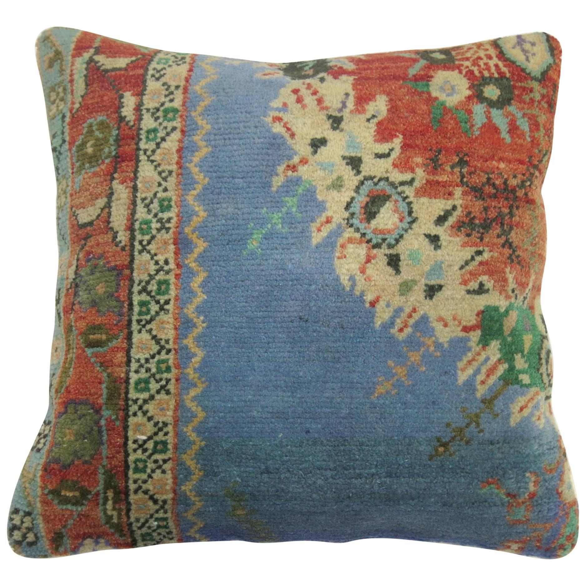 Coussin de tapis turc vintage à médaillon bleu