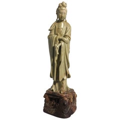 Guanyin aus geschnitztem Speckstein aus der Zeit der chinesischen Republik:: Anfang des 20