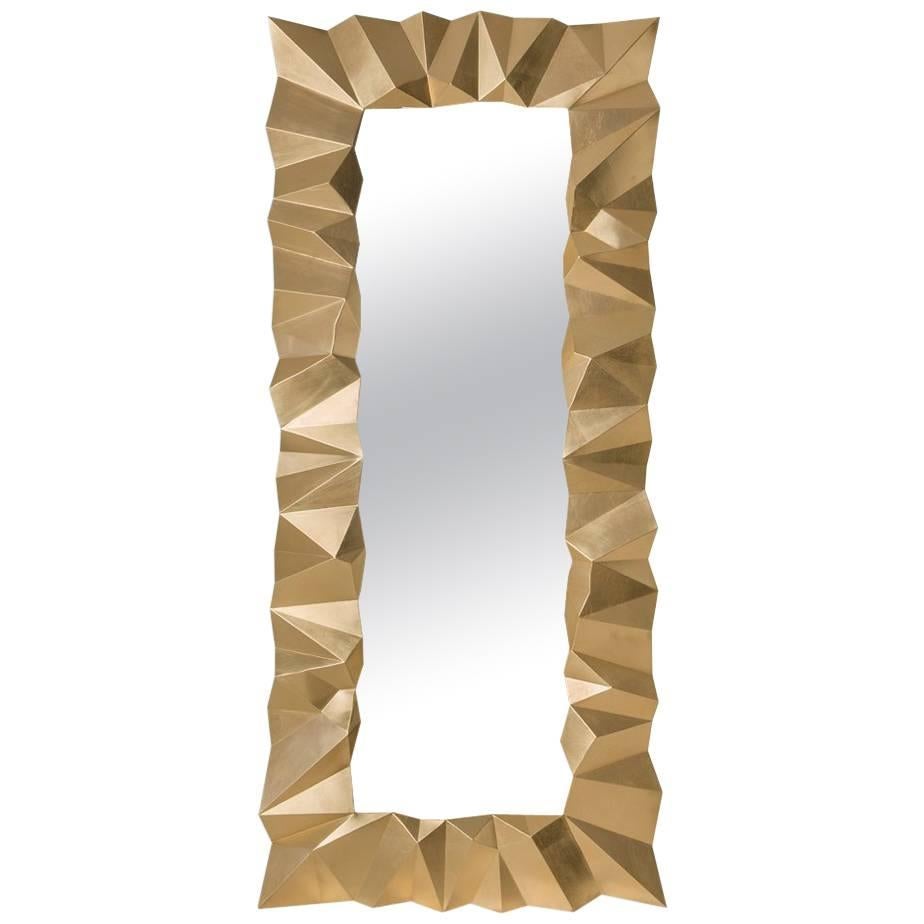 Asymmetrischer Spiegel aus massivem Mahagoni in Goldausführung im Angebot