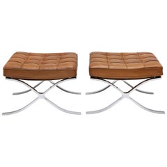 Coppia di sgabelli Knoll Barcelona degli anni '60 di Ludwig Mies vd Rohe in pelle cognac