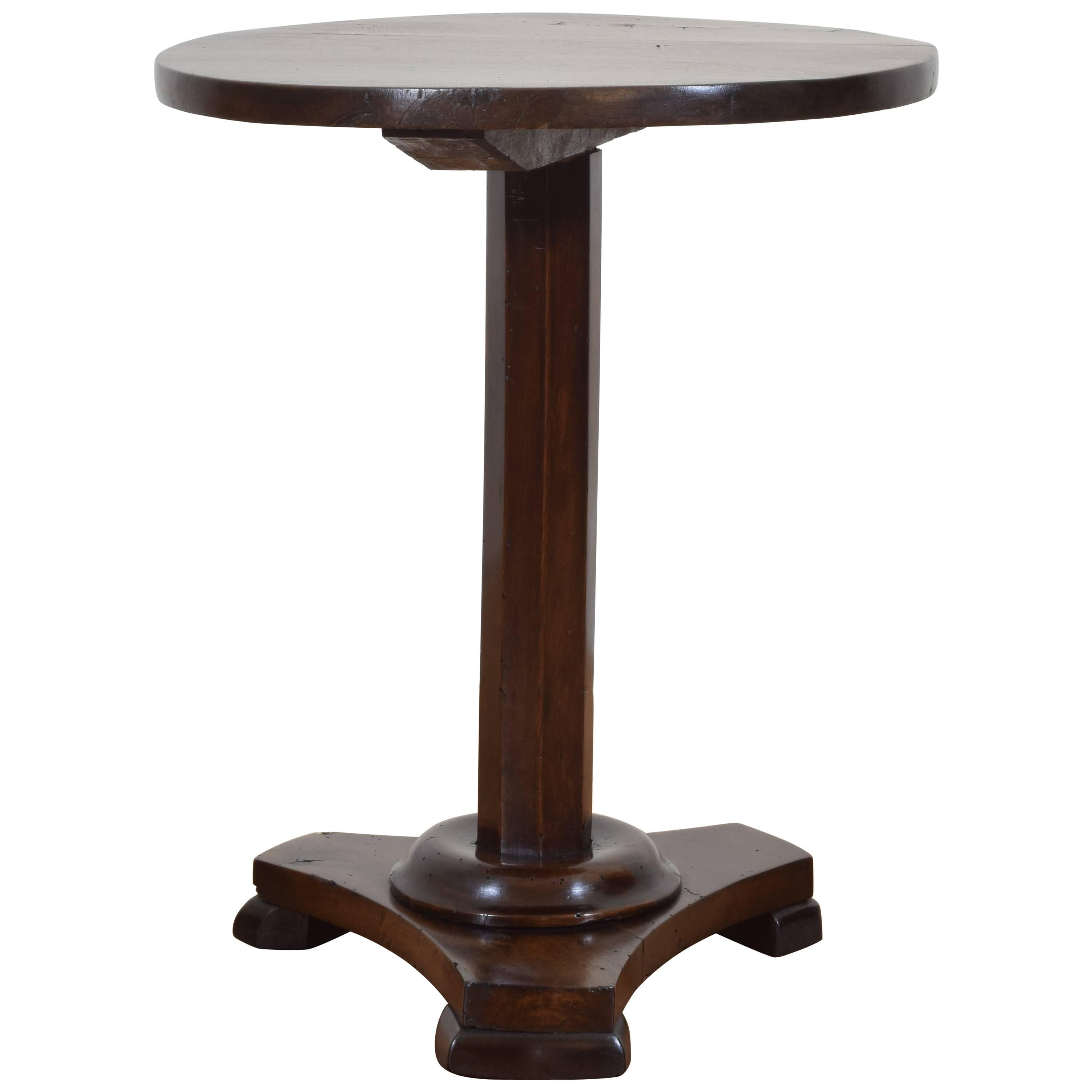 Italian Neoclassic Walnut Side Table, Second Quarter of the 19th Century