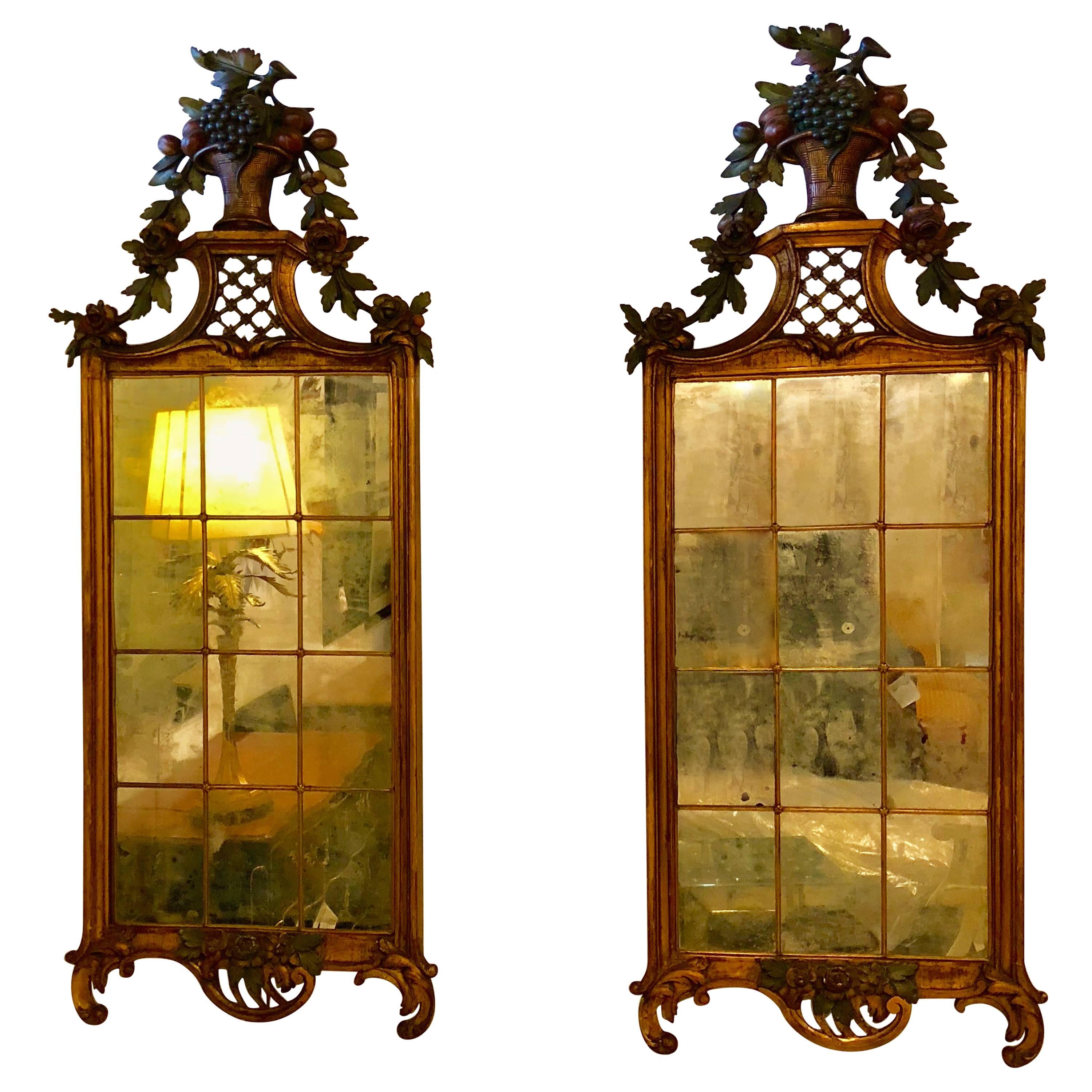 Europäisches Design, Louis XVI.-Wandspiegel, vergoldetes Holz, antikes Glas, 19. Jahrhundert.