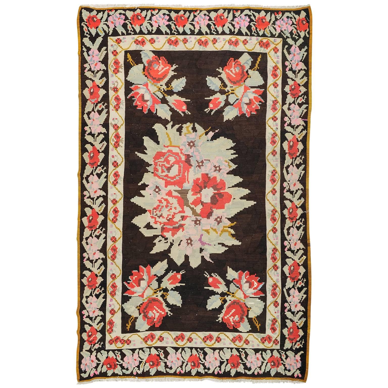 Vieux  Kilim caucasien KARABAGH ou lave-vaisselle plate avec roses rouges en vente