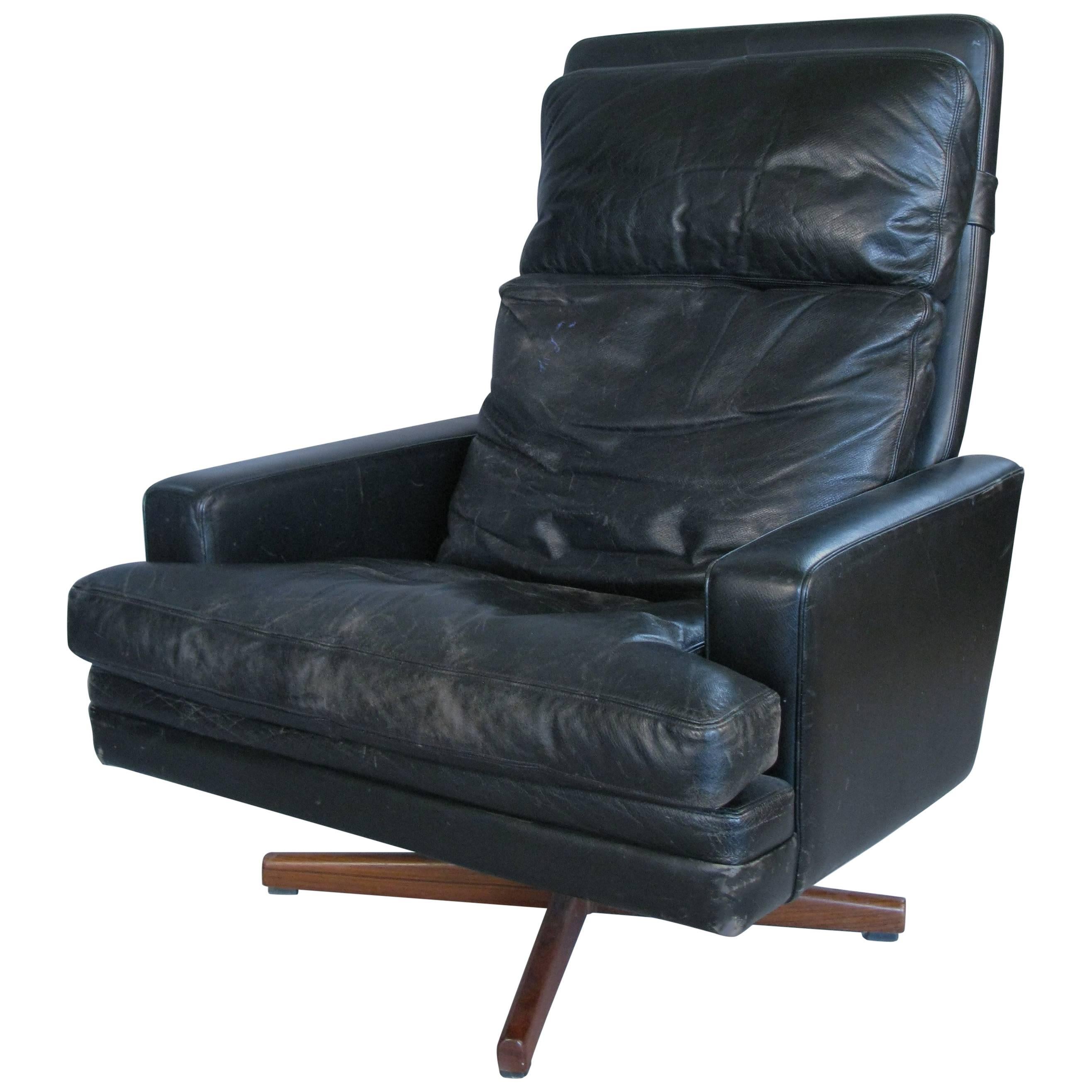 Leather and Rosewood Swivel Tilt Lounge Chair by Fredrik Kayser