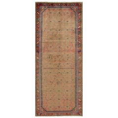 Tapis de couloir persan Hamadan beige vieilli ancien et vieilli