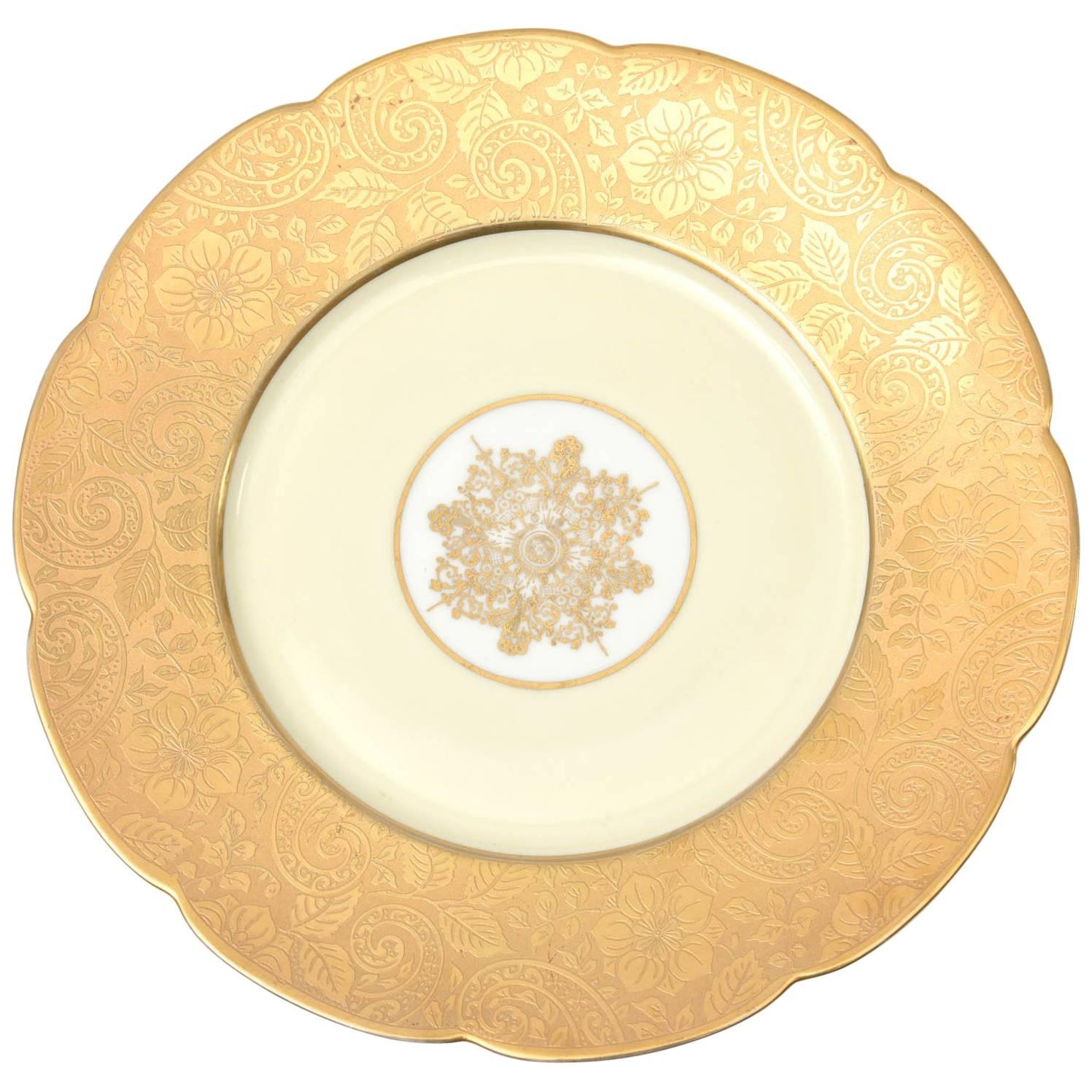 12 Elegant Presentation Plates, Antique with Center Medallion