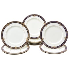 12 élégantes assiettes plates bleu cobalt et dorée à l'outil en relief, Antique English