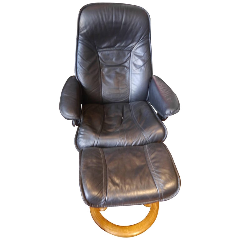 1970s Black Leather Reclining Chair with Foot Stool For Sale at 1stDibs