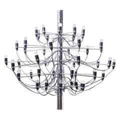 Lustre iconique et original de Gino Sarfatti « 2097 » à 50 ampoules chromées pour Arredoluce