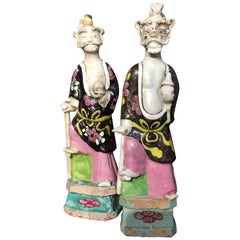 Paire de figures d'immortels d'exportation chinoise de la Famille Rose, 18e siècle, Chine