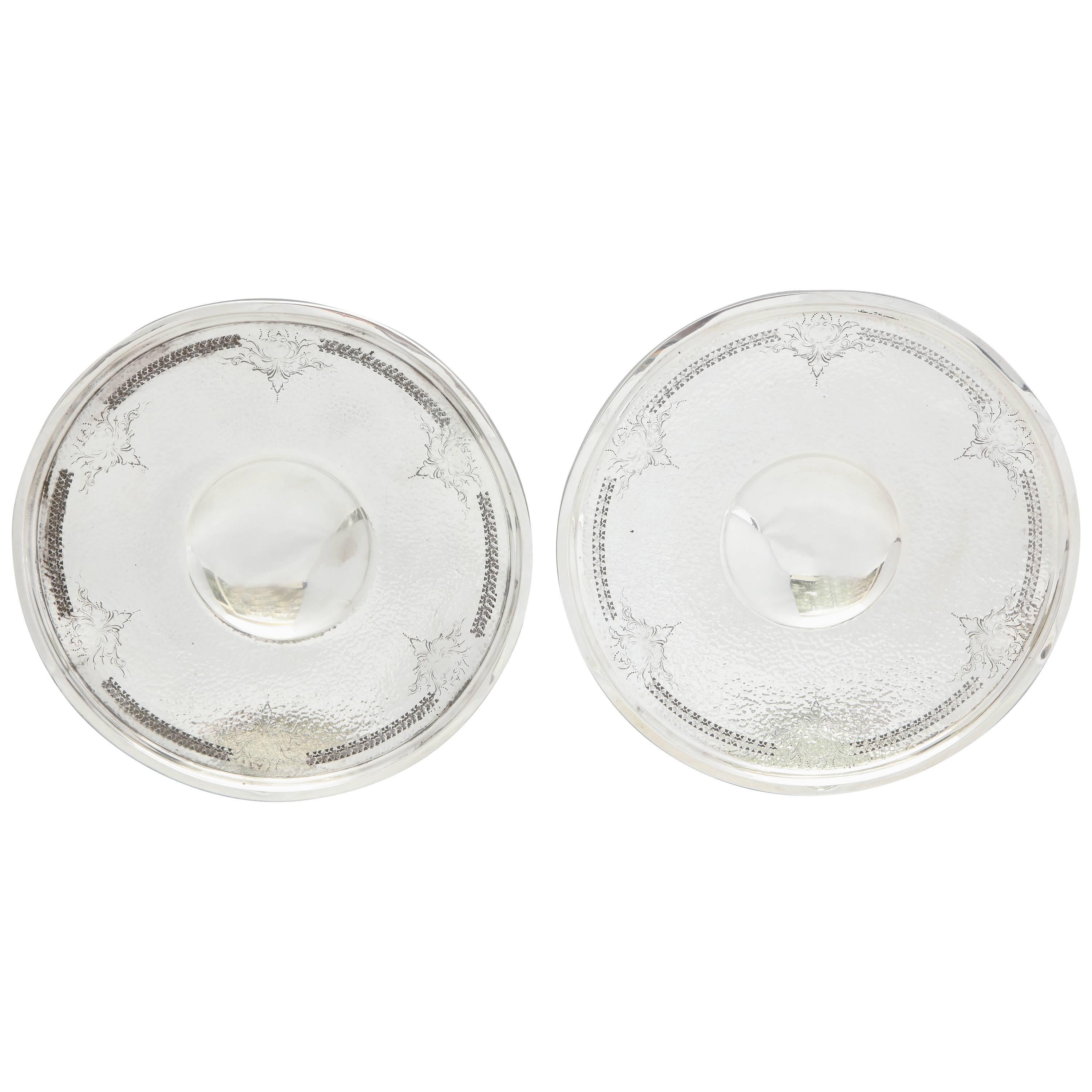 Pair of Art Deco Sterling Silver Hand-Hammered Pedestal Based Serving Platters For Sale