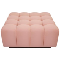 Pouf 4 x 4 pouces de profondeur en noyer touffeté avec base touffetée et cannelée Pouf touffeté  