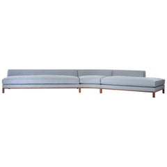 Loft Sofa geschwungenes Sofa lose Sitzkissen Sofa Nussbaum Beine geschwungene Form     