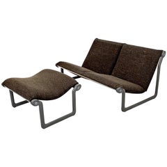 Hannah Morrison Knoll Zweisitziges Sling-Sofa & Ottoman:: 1970er Jahre