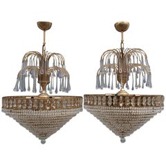 Coppia di lampadari in cristallo e metallo placcato oro, anni '70