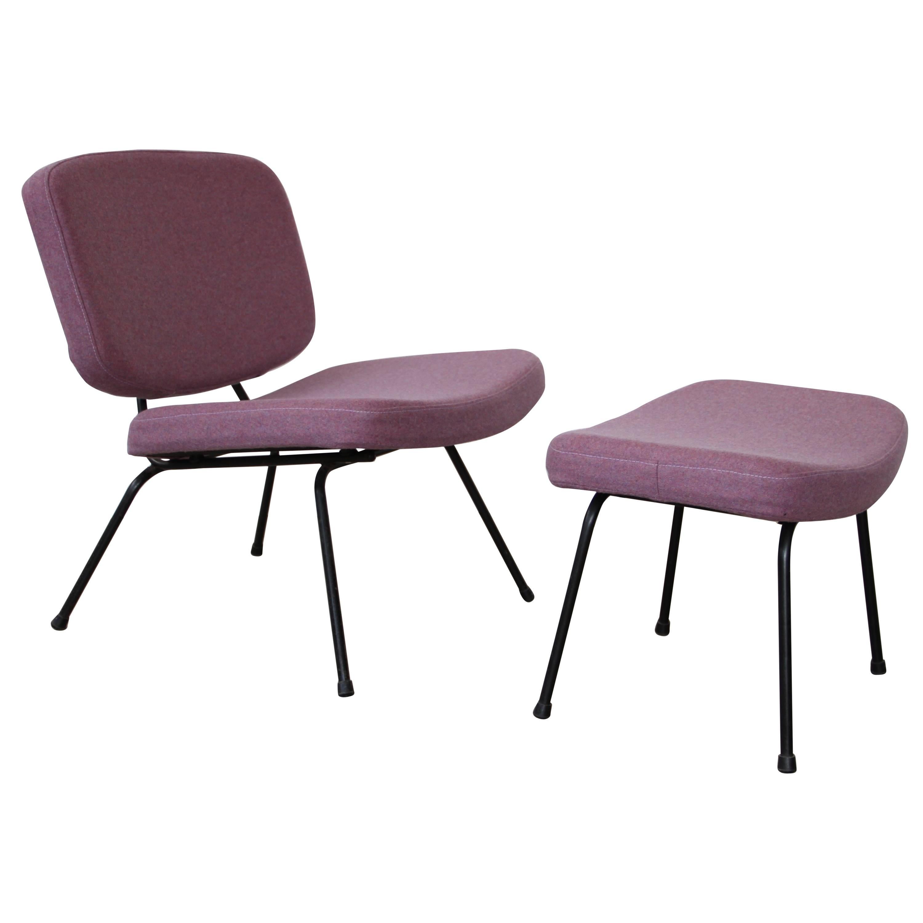 This complete set include two lows chairs CM190 and two foot stool CM190P
they need to be restaure, so you can choose your fabric 

This price include tonus4 Kvadrat fabric.
 