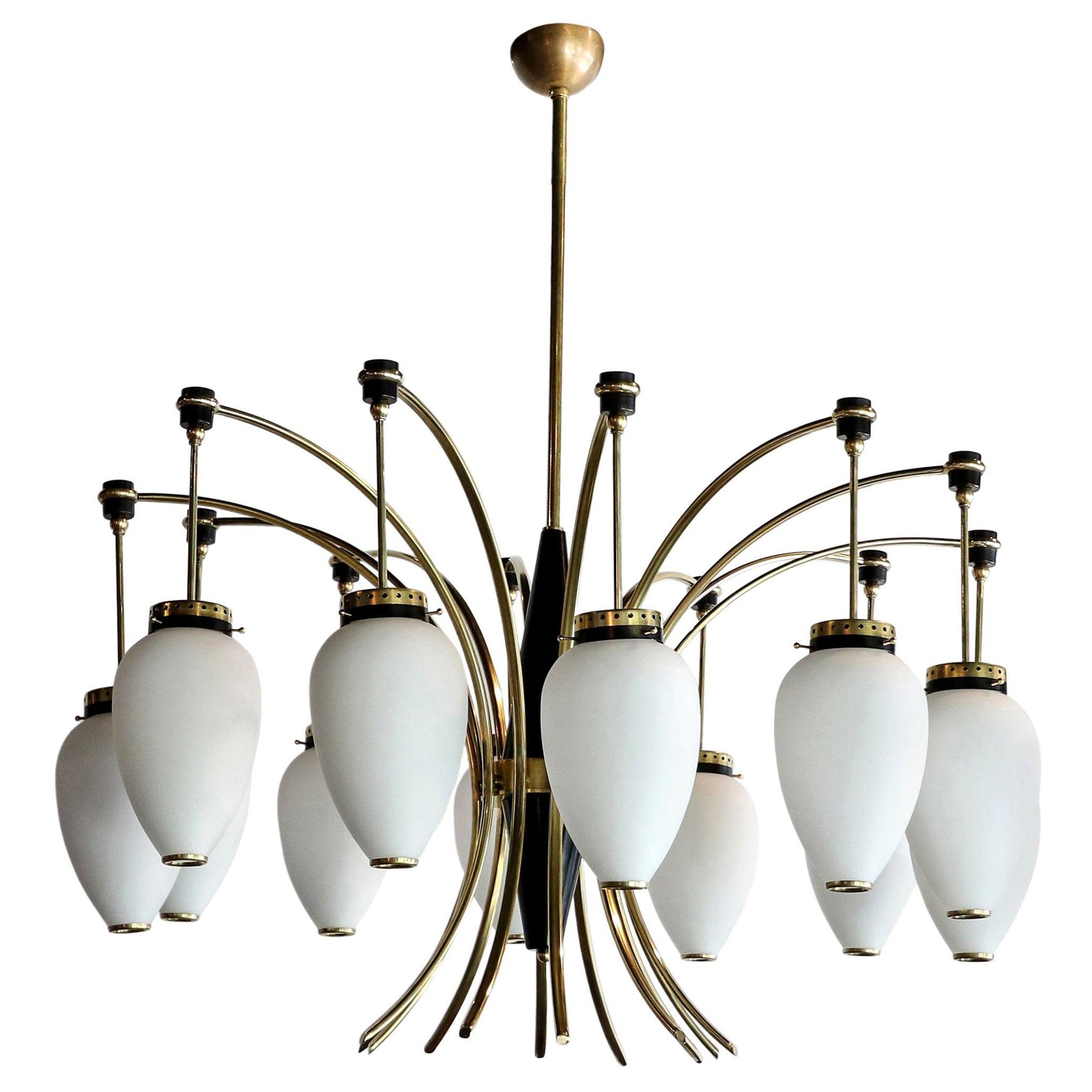 Lampadario francese anni '60 in ottone e vetro bianco