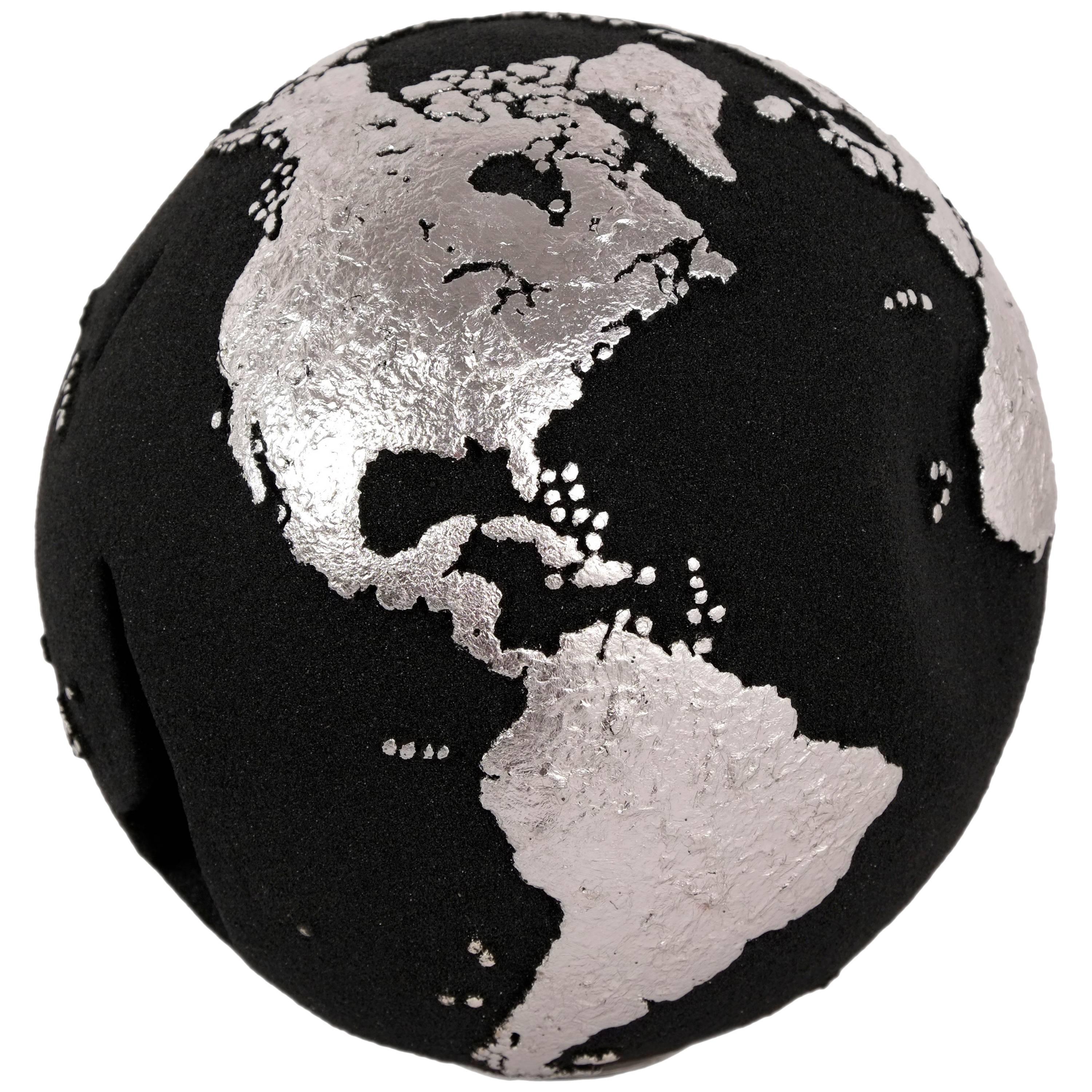 Classic Globe with Volcanic Sand and Silver Finishing, 20 cm