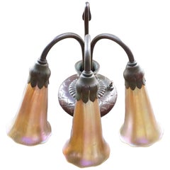 Tiffany Studios New York Piano Lampe à trois lumières Lily Artichoke:: 1910