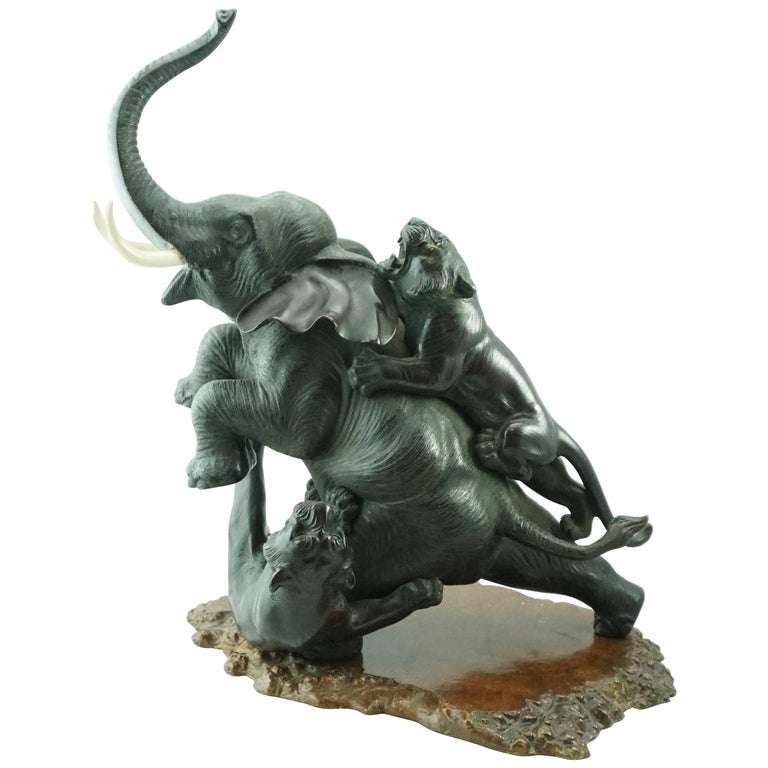 Meiji Genryusai Seiya japonais Éléphants et tigres en bronze En vente