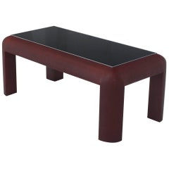 Table basse rectangulaire enveloppée de tissu, finition bourgogne, verre noir, cadre chromé