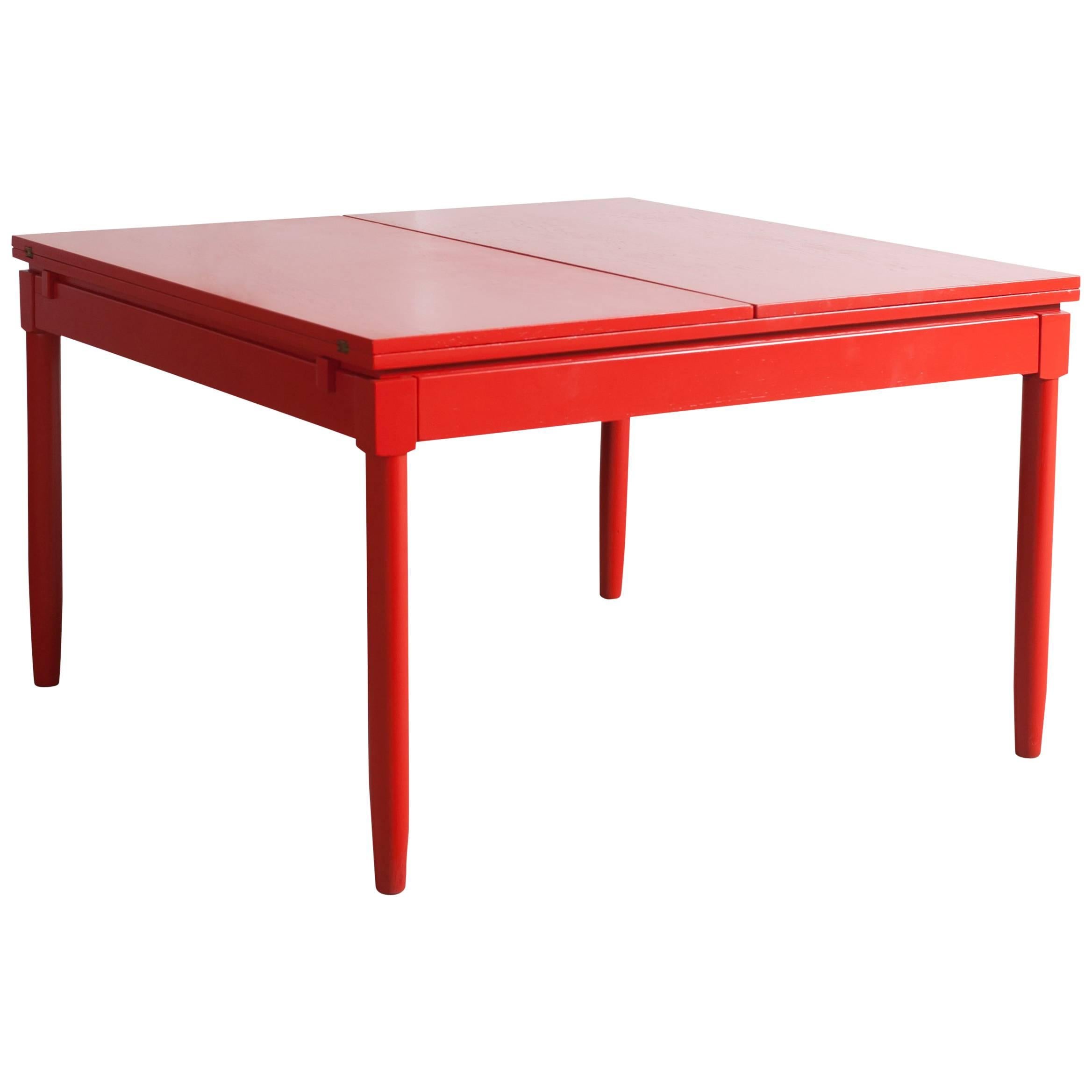  Extendable Red Lacquered 'Carimate' Dining table by Vico Magistretti