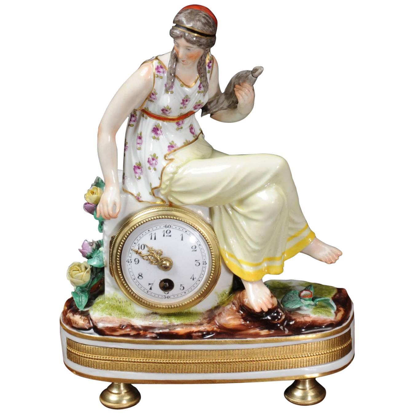 Rare horloge de boudoir en porcelaine de Vienne