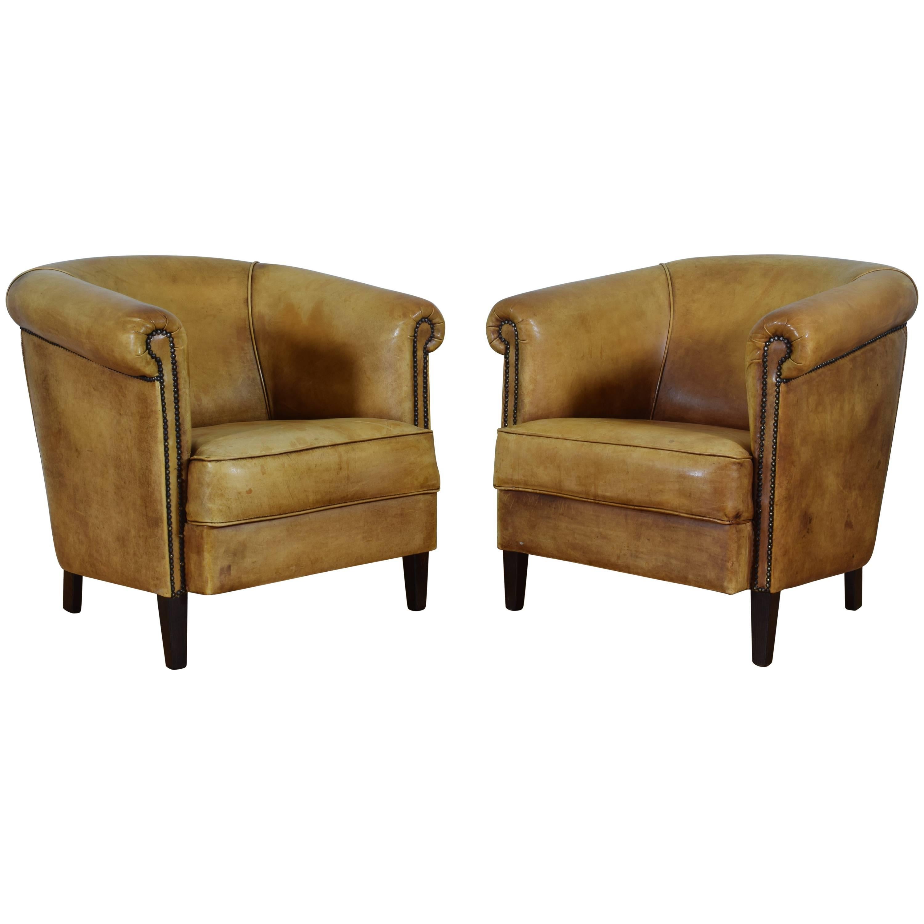 Pair of English Light Tan Leather Club Chairs, Mid-20th Century