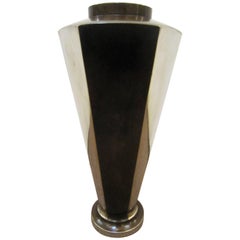 Sechsseitige eckige französische Vase aus Bronze und versilberter Bronze