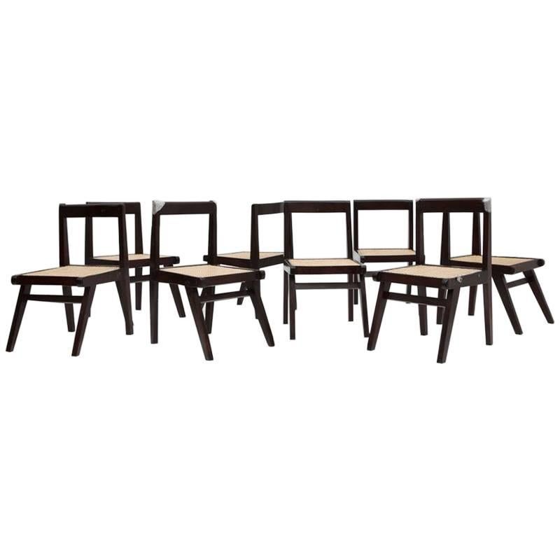 Pierre Jeanneret, ensemble de huit chaises à poser ou suspendre en teck  en vente