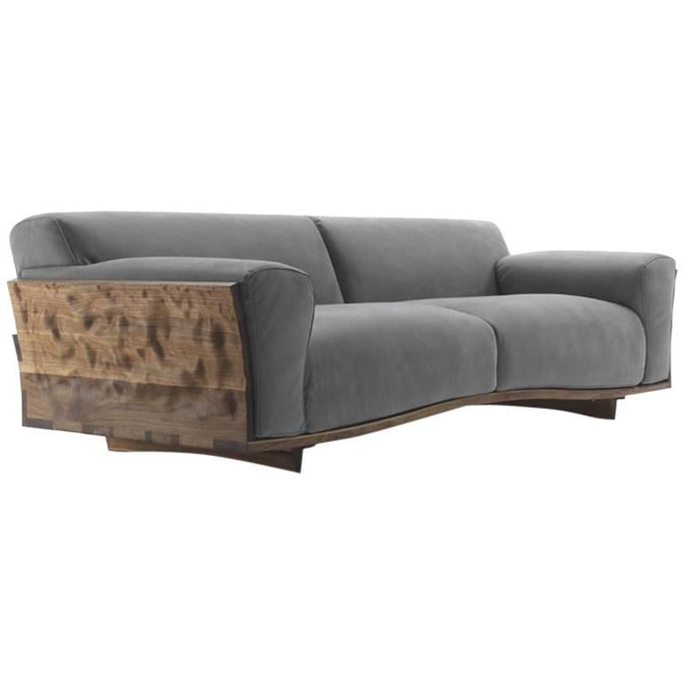 Sofa aus massivem Nussbaumholz und echtem grauem Leder