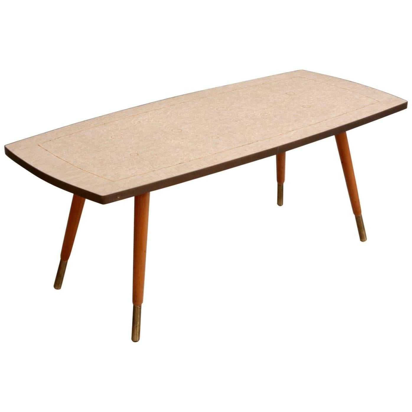 Magnifique table Berthold Muller en mosaïque avec éléments en or rare, pieds en bois et laiton et très beau cadre en laiton patiné. Pas de chips !

