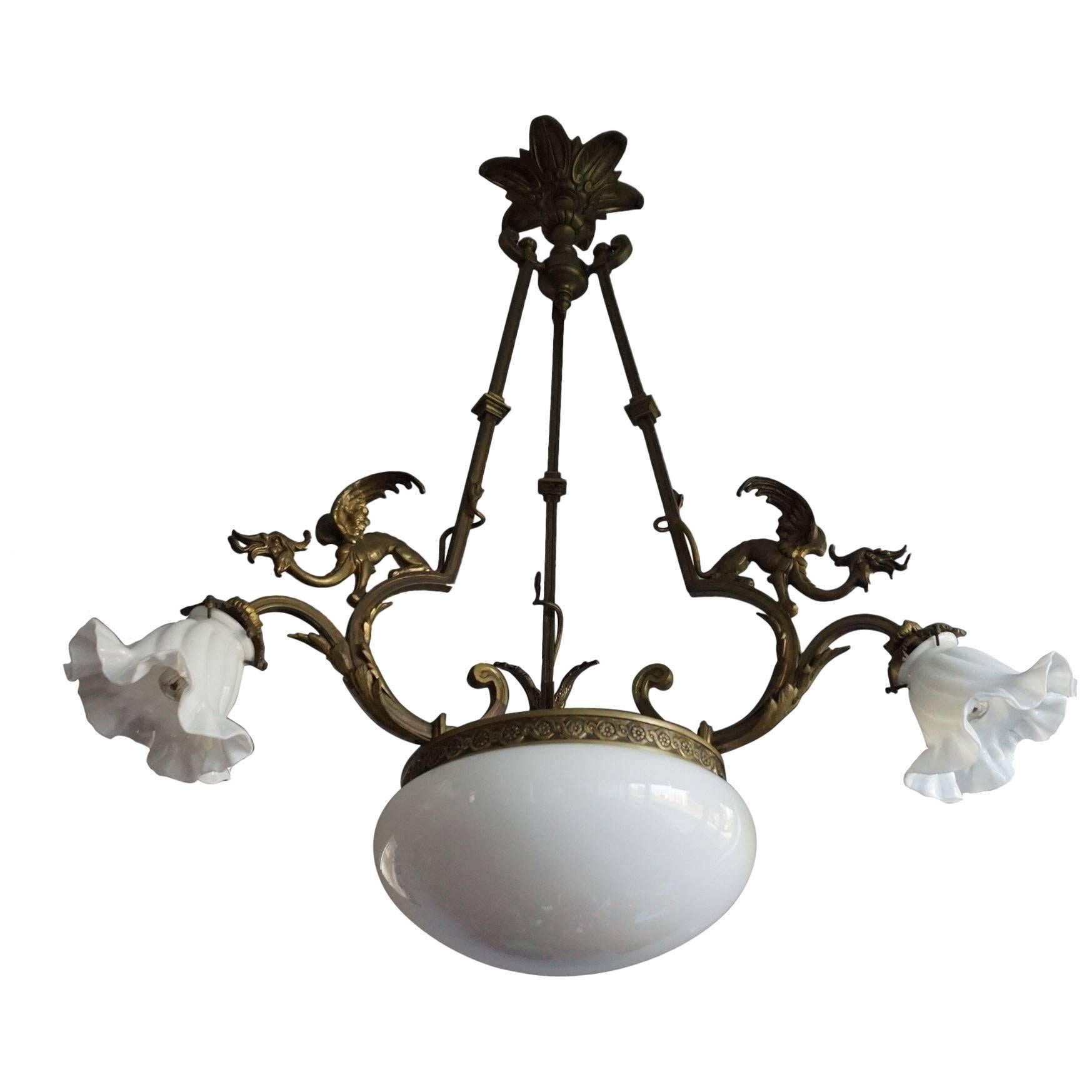 Lampe à suspension / lustre néo-gothique ancien en bronze et verre avec Gargouilles ailées