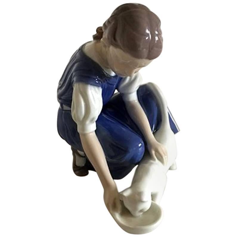 Bing & Grondahl Figurine Girl with Cat No 1745 For Sale