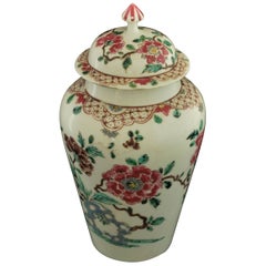 Vaso coperto, decorazione Famille Rose, Fabbrica di Bow Porcelain, 1749 ca.
