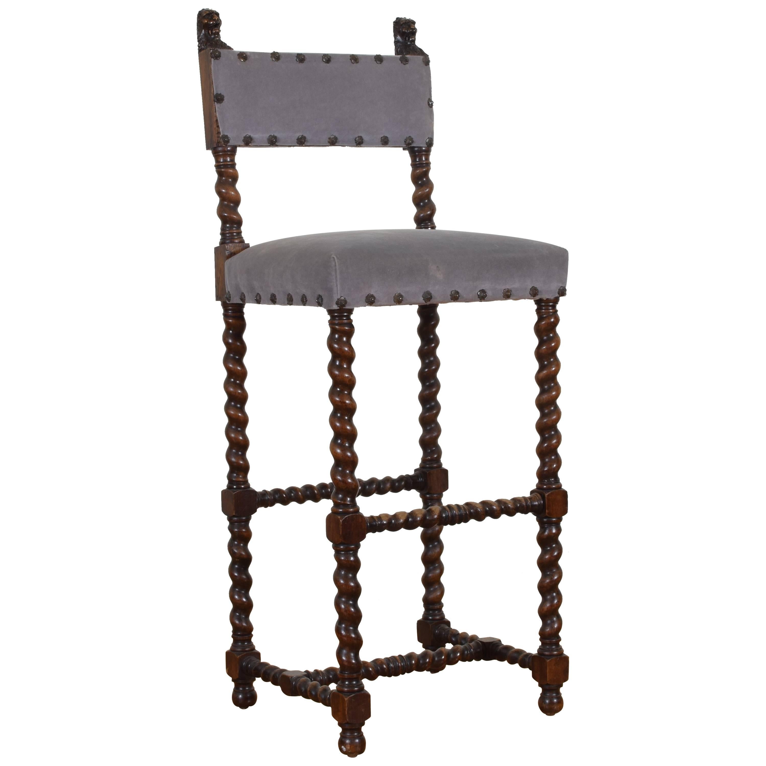 Chaise haute française en chêne de style Louis XIII, fin 19ème-début 20ème siècle