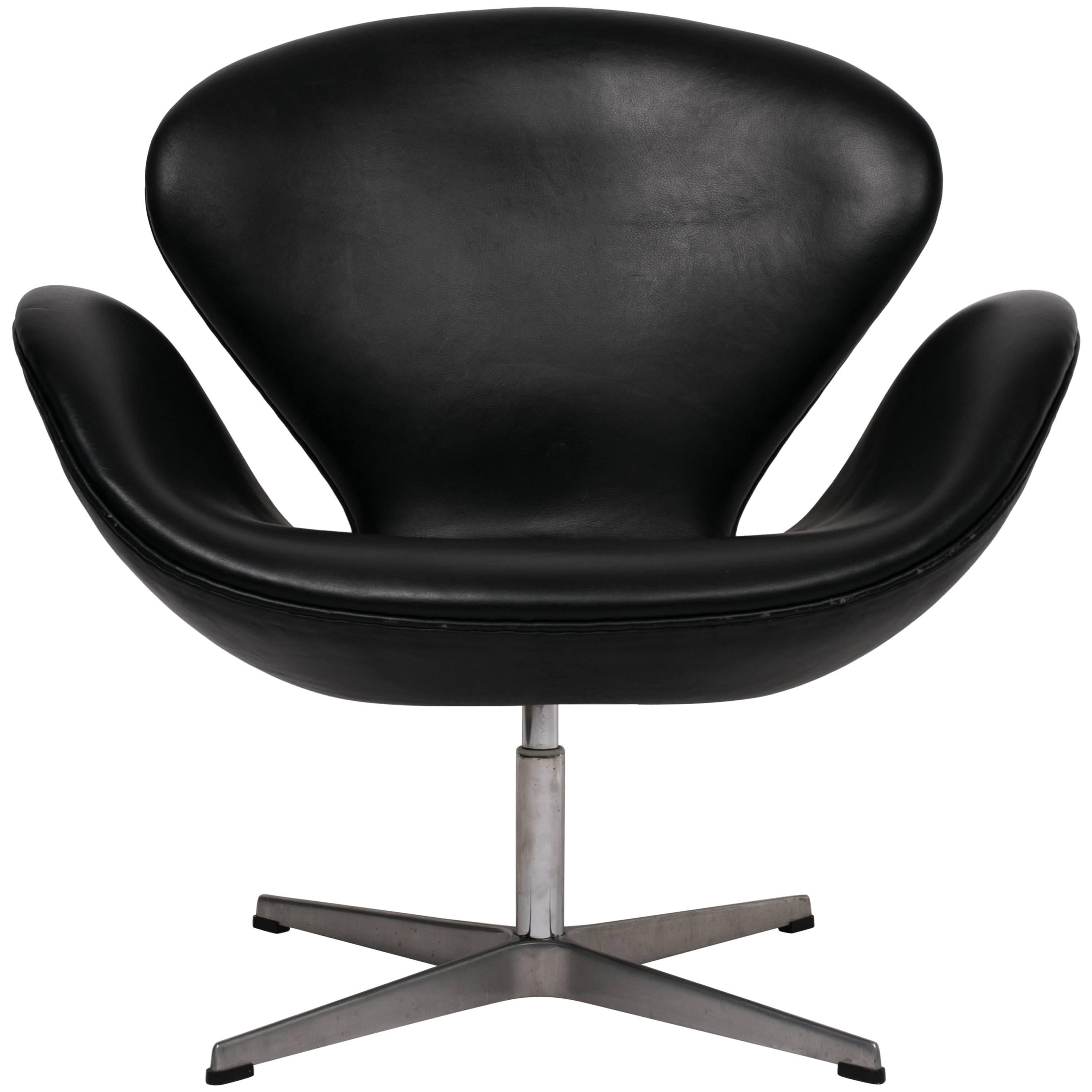 Arne Jacobsen Swan Chair in Black Leather