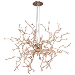 21° secolo Scultura moderna fatta a mano Lampada a sospensione a led in ottone .Lampadario