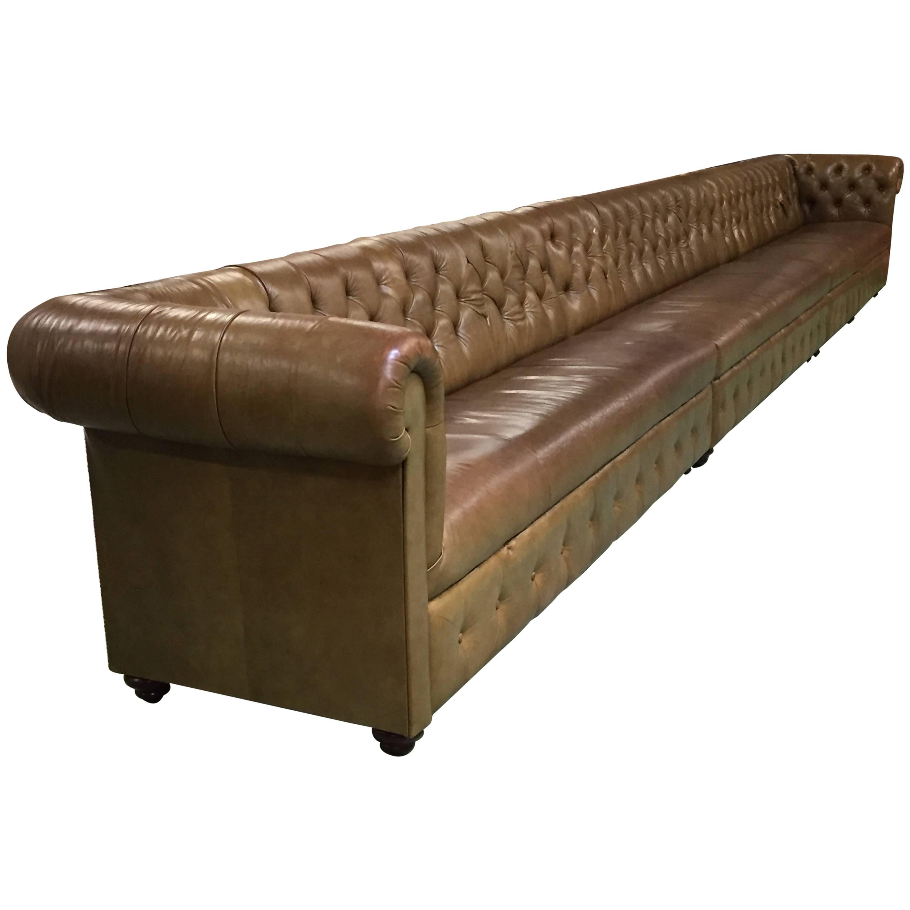 20th Century Long Chesterfield Club Canapé