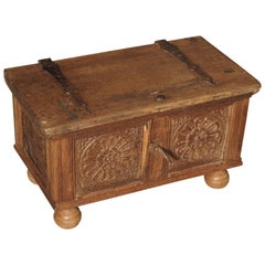 Petit coffre de table ancien en chêne d'Espagne, 17ème siècle