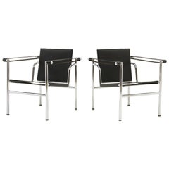Paar LC1-Stühle:: entworfen von Le Corbusier:: hergestellt von Gavina