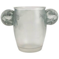 R Lalique Vase "Yvelines" or "Oreilles biches"