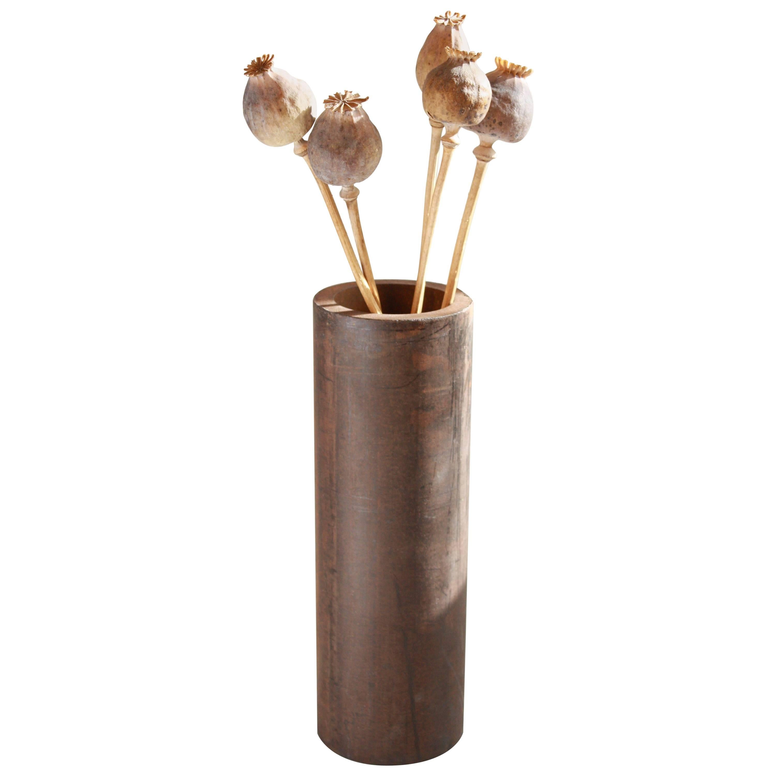 Zeitgenössische minimalistische Vase aus patiniertem Stahl von Scott Gordon